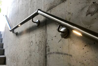 Handlauf mit Licht in Wohnbaugenossenschaft St. Gallen